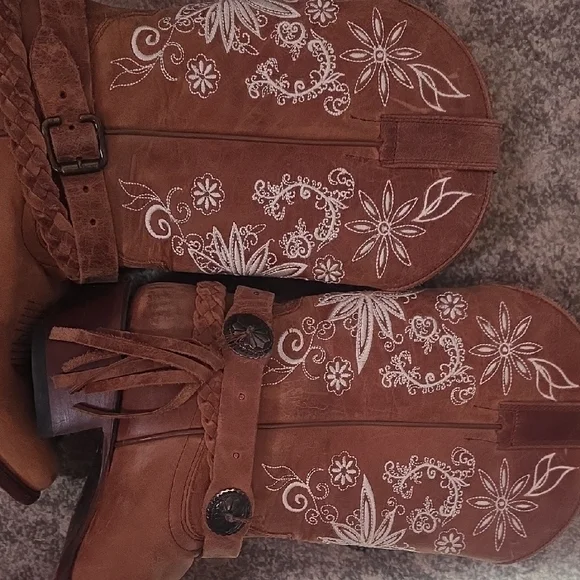 Shyanne Brown Embroidered Women’s Western Boots - Picture 4 of 11